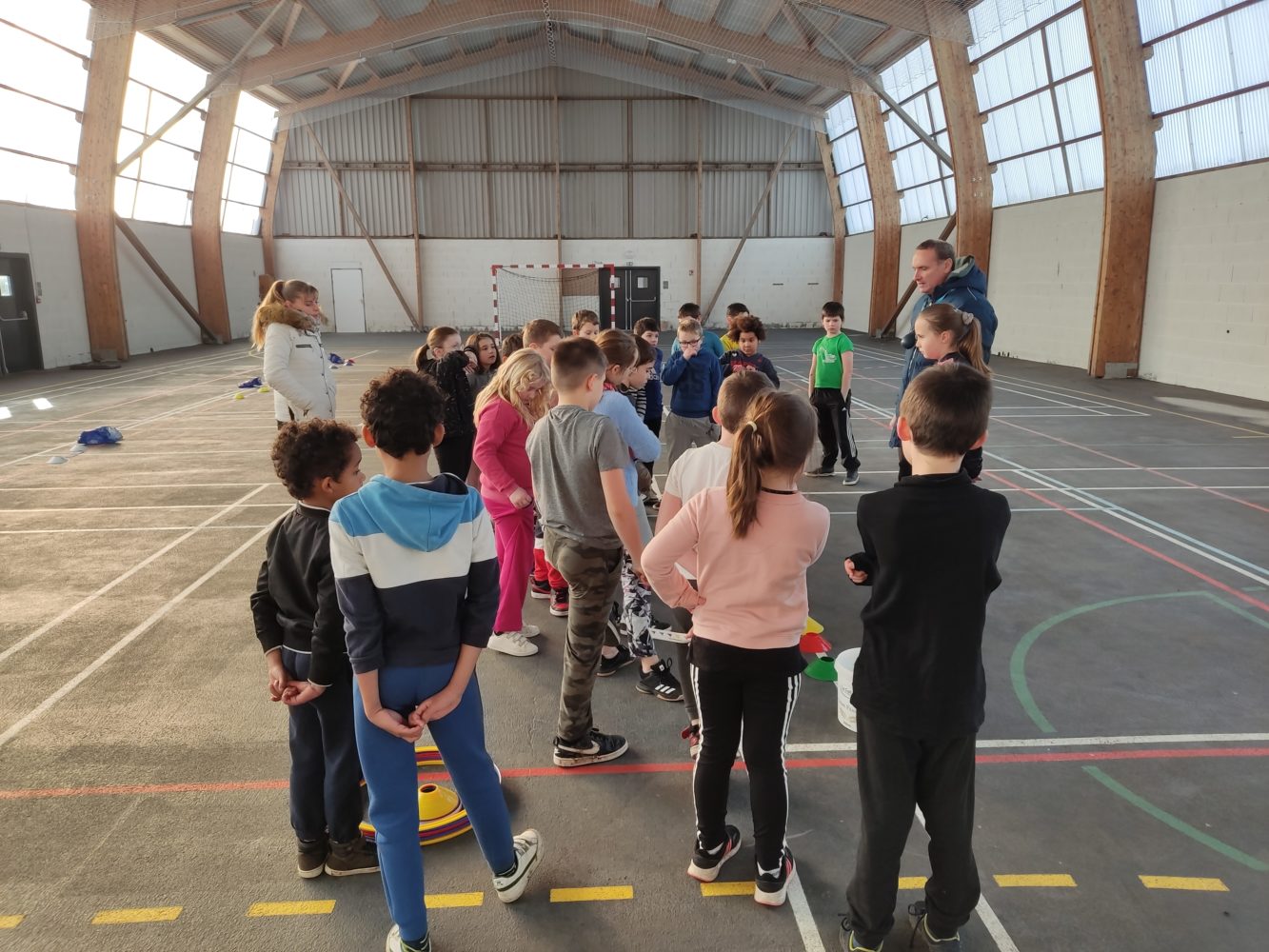 Jeux de relais dans la classe des grands